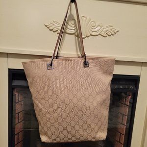 Gucci tan tote. Excellent condition! Sold as is